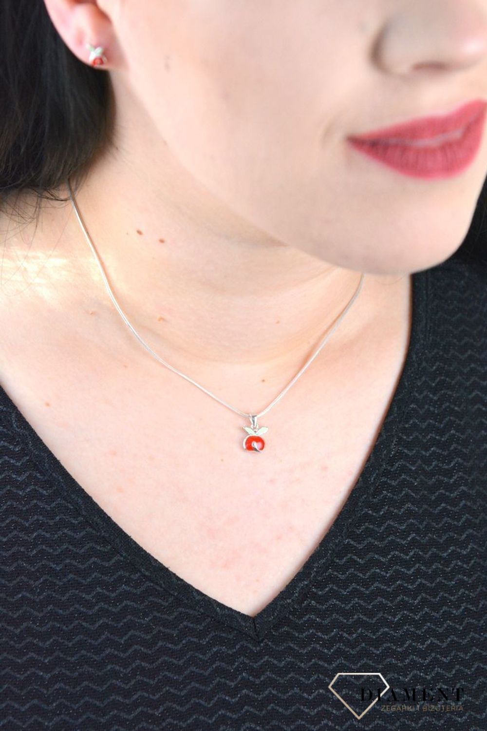 Srebrna zawieszka dla dziecka czerwone jabłuszko DIA-ZAW-4672-925.jpg