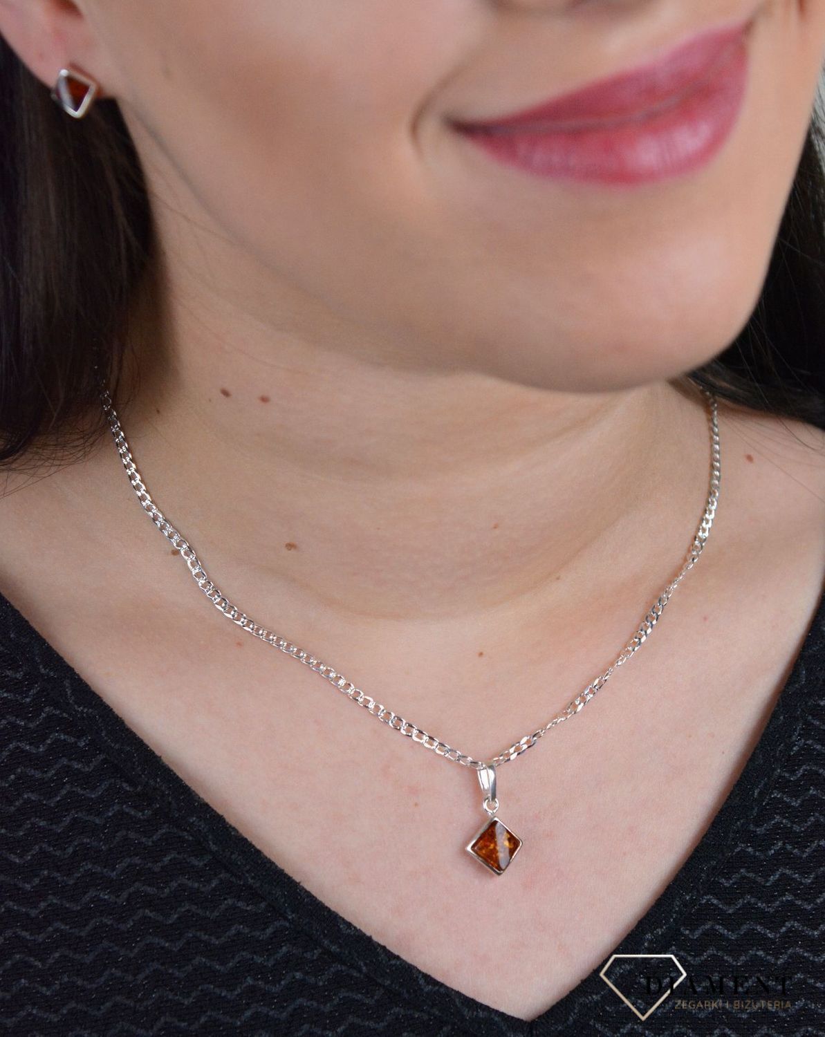 Zawieszka srebrna bursztyn bałtycki 'Głęboki brąz' DIA-ZAW-4701-925.jpg