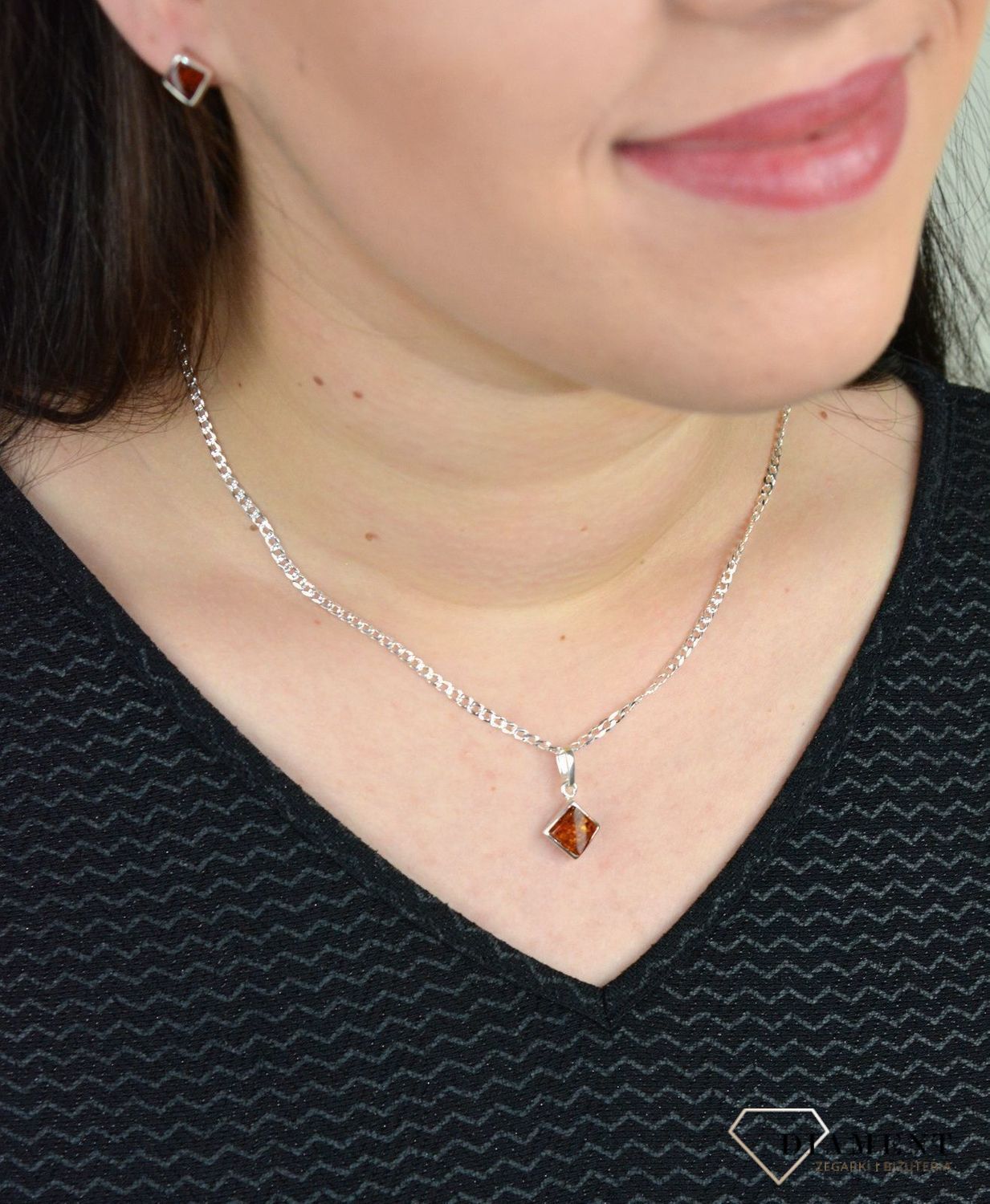 Zawieszka srebrna bursztyn bałtycki 'Głęboki brąz' DIA-ZAW-4701-925.jpg