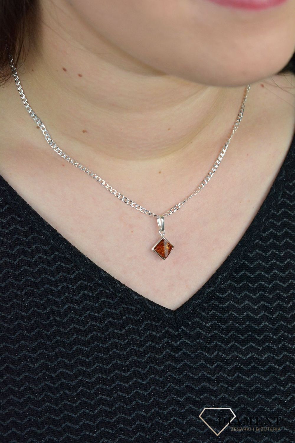 Zawieszka srebrna bursztyn bałtycki 'Głęboki brąz' DIA-ZAW-4701-925.jpg