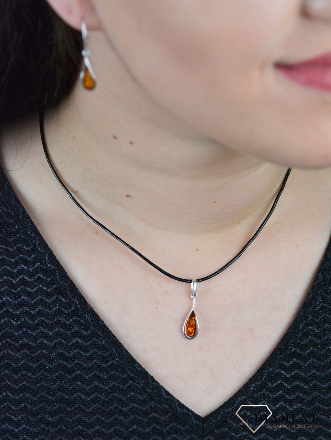 Srebrna zawieszka bursztyn bałtycki w kształcie łezki DIA-ZAW-4702-925.jpg