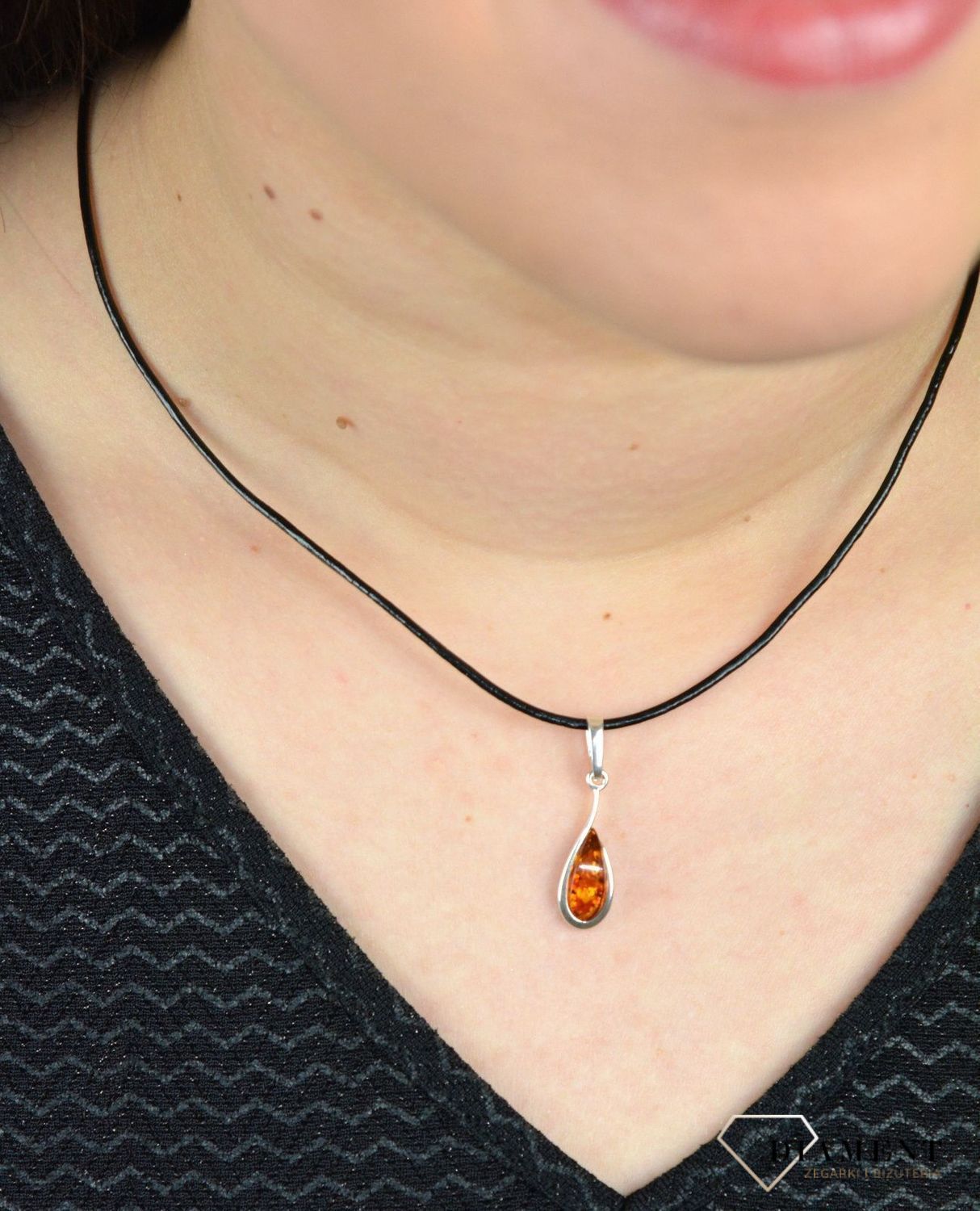 Srebrna zawieszka bursztyn bałtycki w kształcie łezki DIA-ZAW-4702-925.jpg