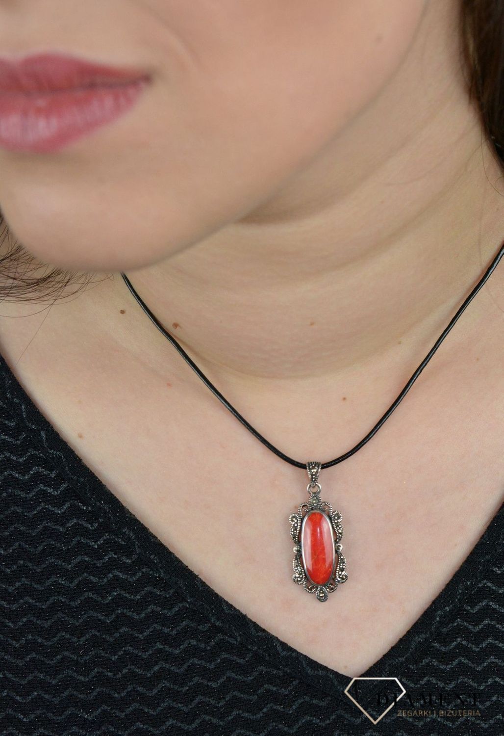 Artystyczna zawieszka z czerwoną emalią DIA-ZAW-4831-925.jpg