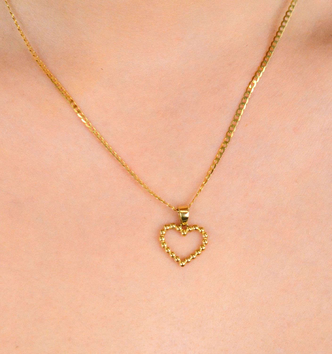 Złota zawieszka w kształcie serca z delikatnych kuleczek. Elegancki wisiorek wykonany z najwyższej jakości 14 –karatowego żółtego złota. Ta unikalna biżuteria, która zachwyci każdą kobietę..jpg