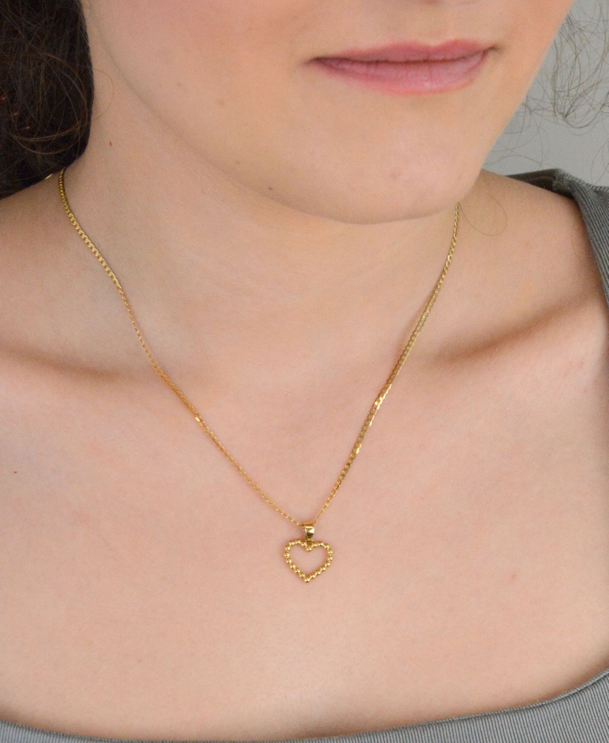 Złota zawieszka w kształcie serca z delikatnych kuleczek. Elegancki wisiorek wykonany z najwyższej jakości 14 –karatowego żółtego złota. Ta unikalna biżuteria, która zachwyci każdą kobietę..jpg