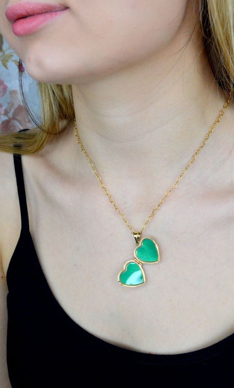 Złota zawieszka 585 puzderko serce. Otwierana zawieszka w kształcie serca marki Diament wykonana ze złota próby 585. Piękny sekretnik w którym można schować fotografię bliskiej osoby lub liścik z wyznaniem..jpg