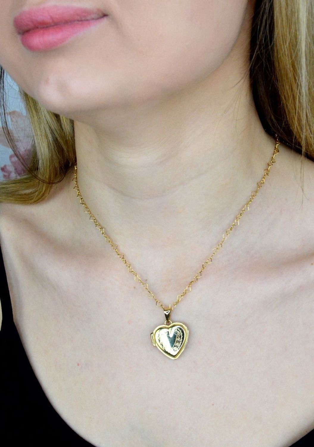 Złota zawieszka 585 puzderko serce. Otwierana zawieszka w kształcie serca marki Diament wykonana ze złota próby 585. Piękny sekretnik w którym można schować fotografię bliskiej osoby lub liścik z wyznaniem..jpg