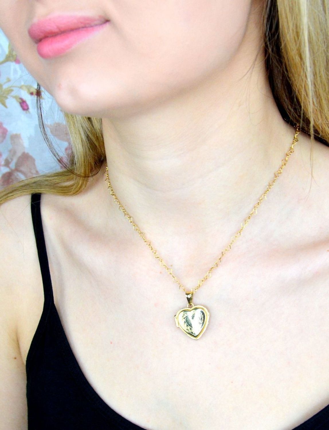 Złota zawieszka 585 puzderko serce. Otwierana zawieszka w kształcie serca marki Diament wykonana ze złota próby 585. Piękny sekretnik w którym można schować fotografię bliskiej osoby lub liścik z wyznaniem..jpg