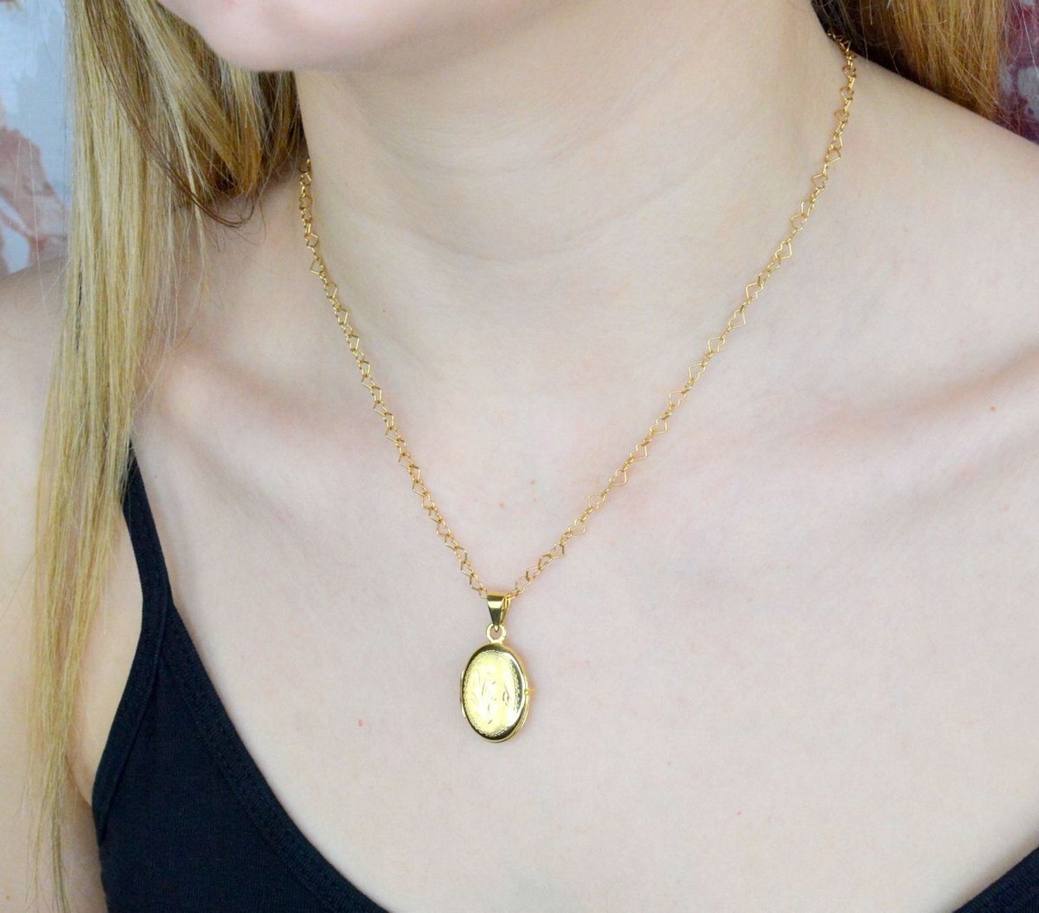 Otwierana zawieszka owalna zdobiona liściem marki Diament wykonana ze złota próby 585. Piękny sekretnik w którym można schować fotografię bliskiej osoby lub liścik z wyznaniem (2).jpg