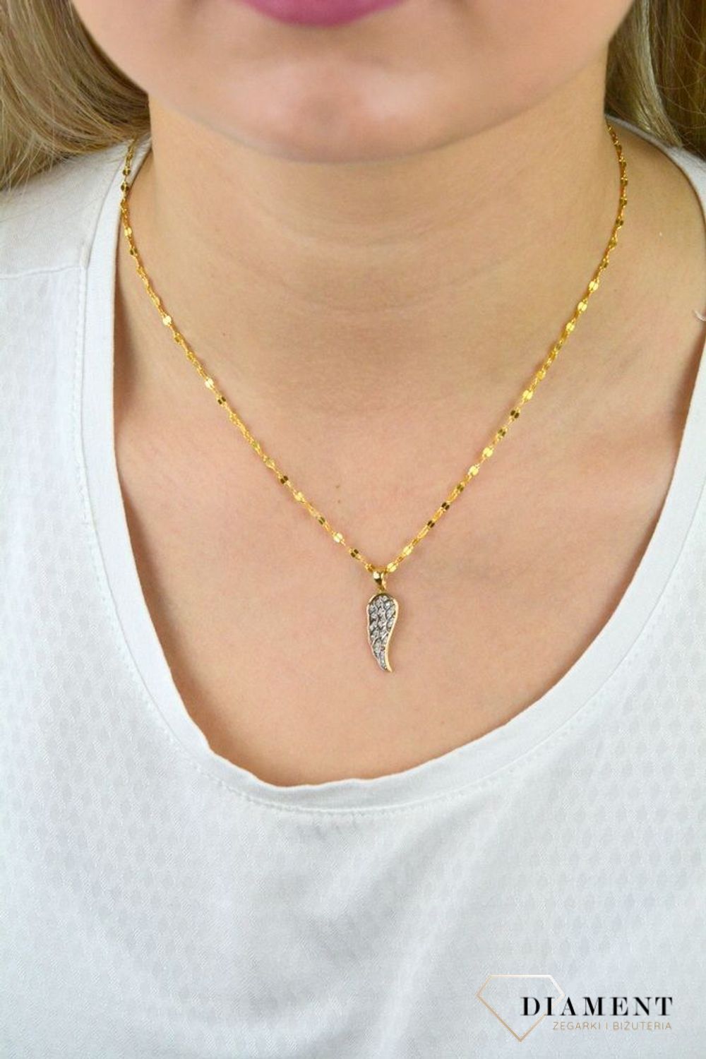 Złota zawieszka skrzydło ozdobione białą cyrkonia DIA-ZAW-5259-585.jpg