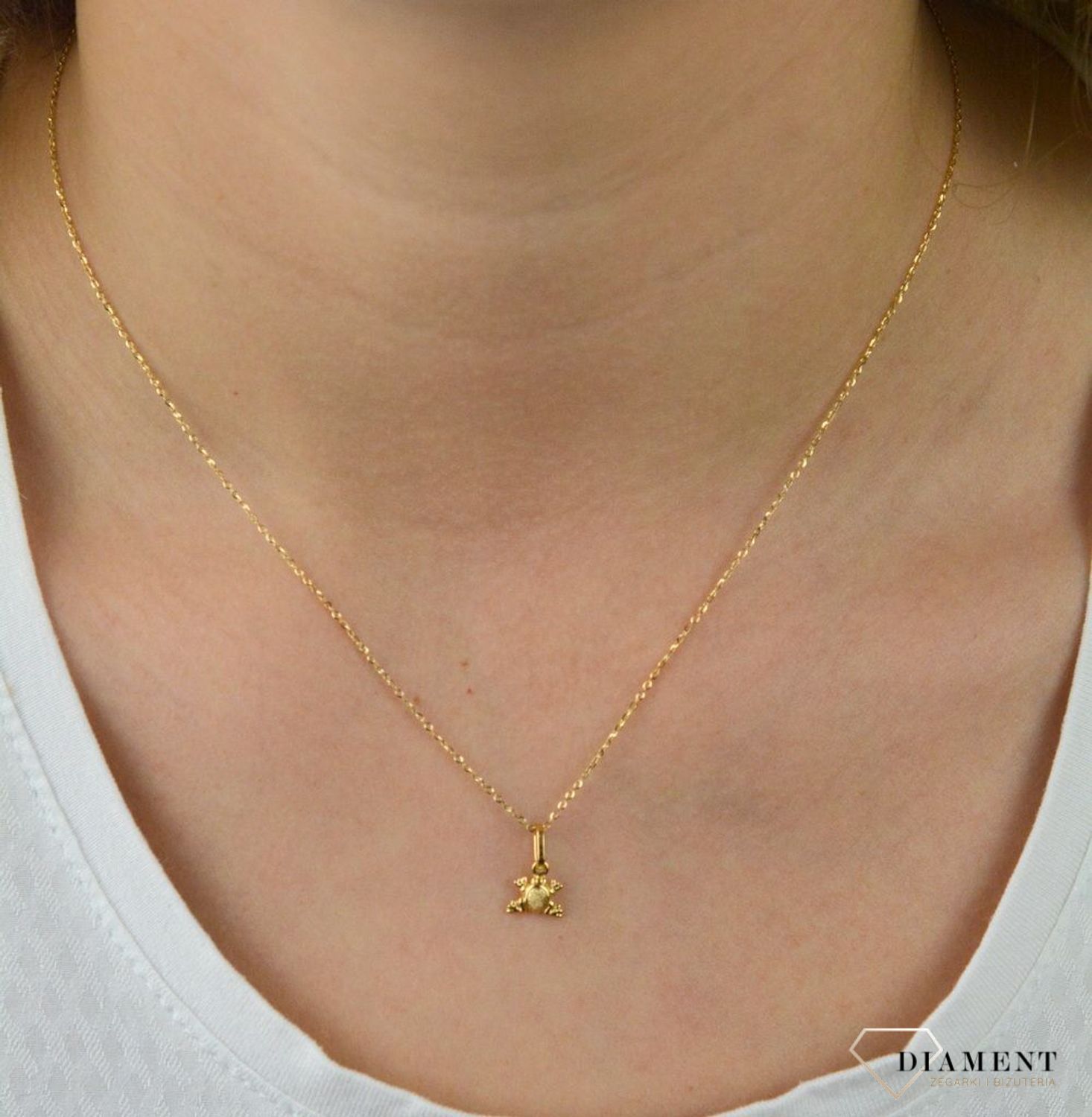 Złota zawieszka 585 'Mała żabka' DIA-ZAW-5266-585.jpg