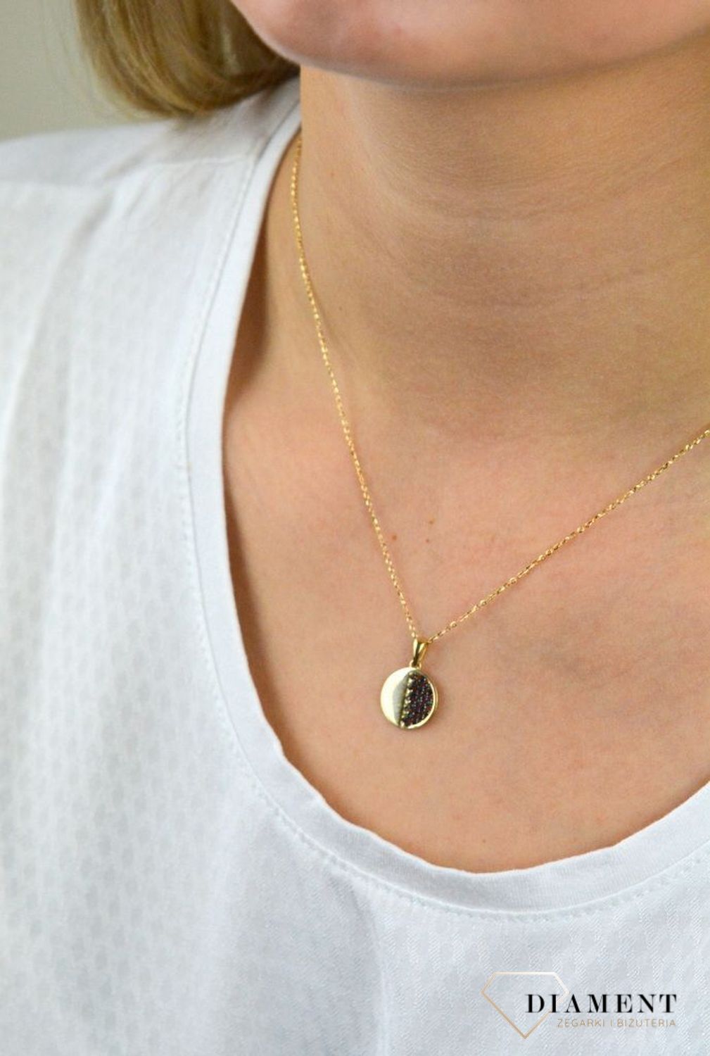 Złota zawieszka okrągła z czarną cyrkonią do połowy DIA-ZAW-5274-585.jpg