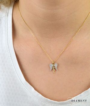 Złota zawieszka Anioł z pięknymi skrzydłami DIA-ZAW-5278-585. Złota zawieszka Aniołek piękne skrzydła próby 585. Złoty wisiorek w kształcie aniołka i cyrkoniami na skrzydełkach (3).JPG