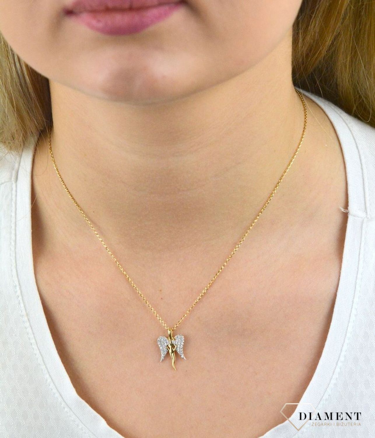 Złota zawieszka Anioł z pięknymi skrzydłami DIA-ZAW-5278-585.jpg