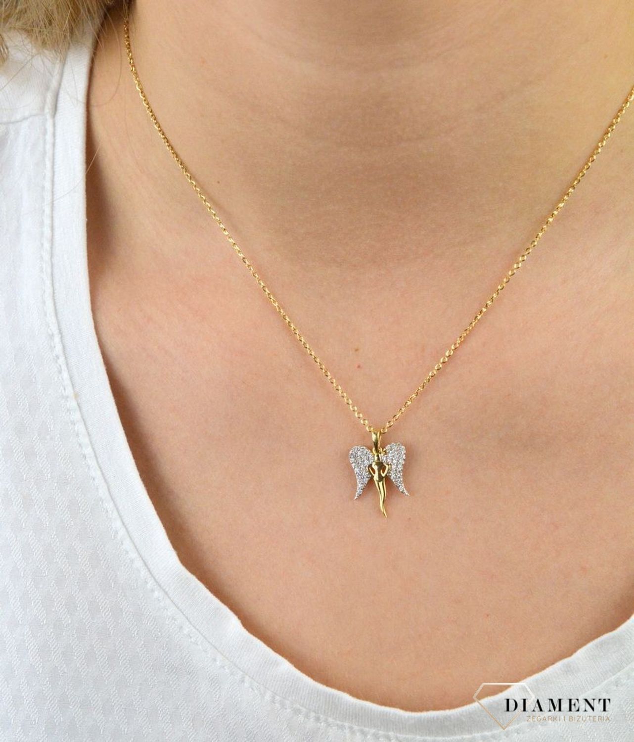 Złota zawieszka Anioł z pięknymi skrzydłami DIA-ZAW-5278-585.jpg