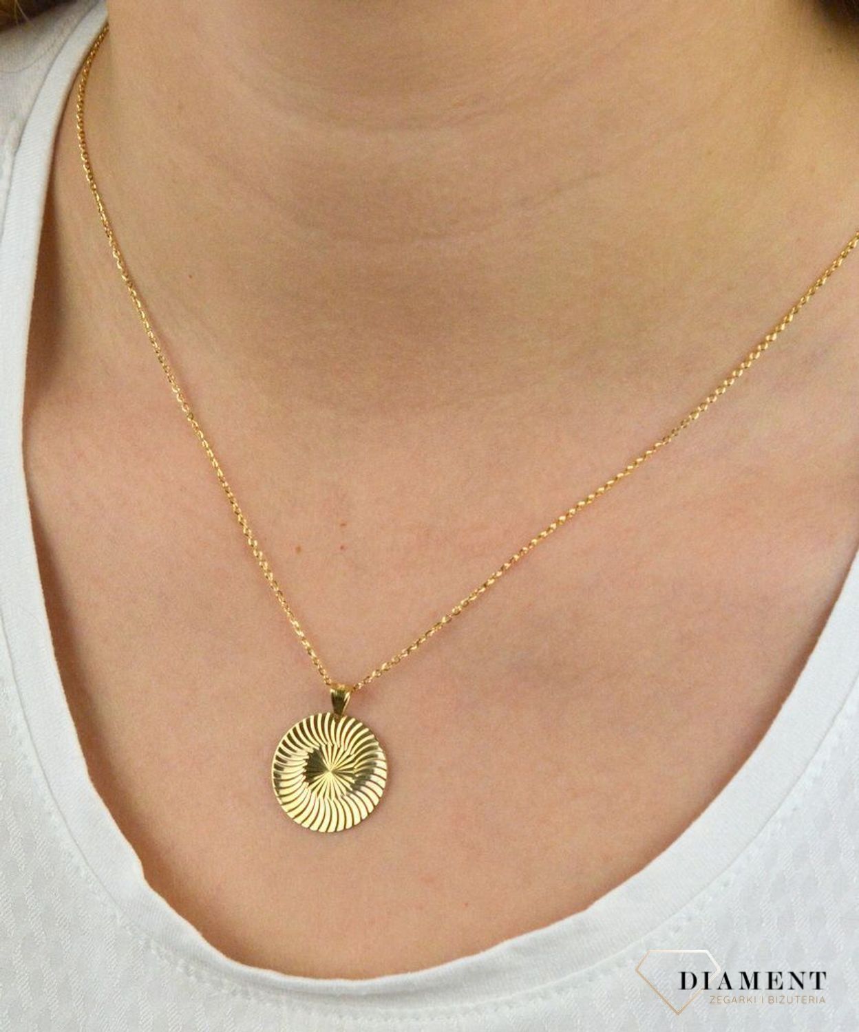 Złota zawieszka okrągła grawerowana blaszka DIA-ZAW-5279-585.jpg
