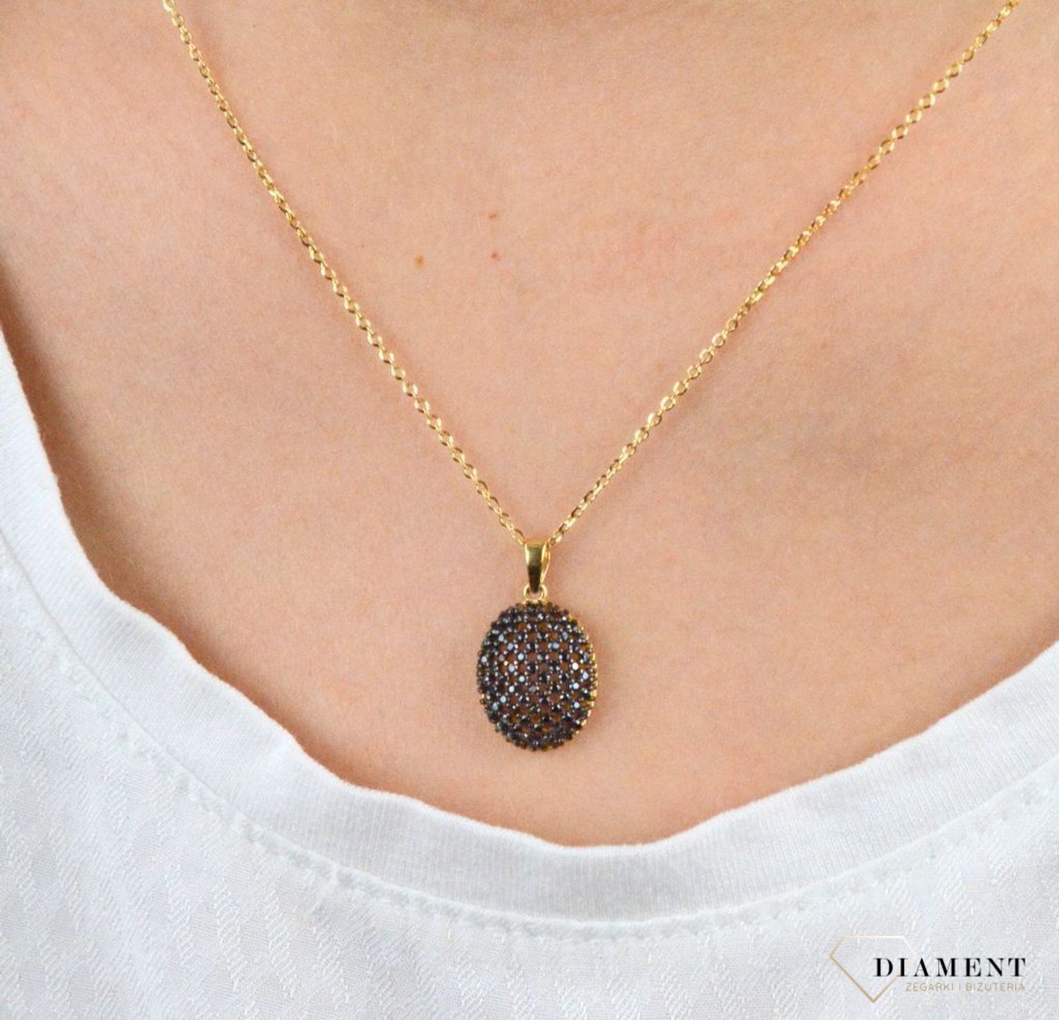 Złota zawieszka okrągła, wypukła z czarną cyrkonią DIA-ZAW-5289-585.jpg