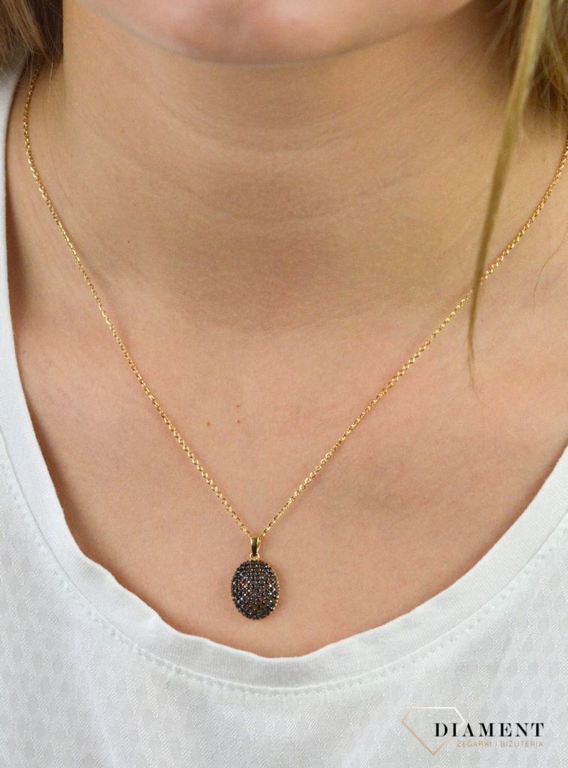 Złota zawieszka okrągła, wypukła z czarną cyrkonią DIA-ZAW-5289-585.jpg