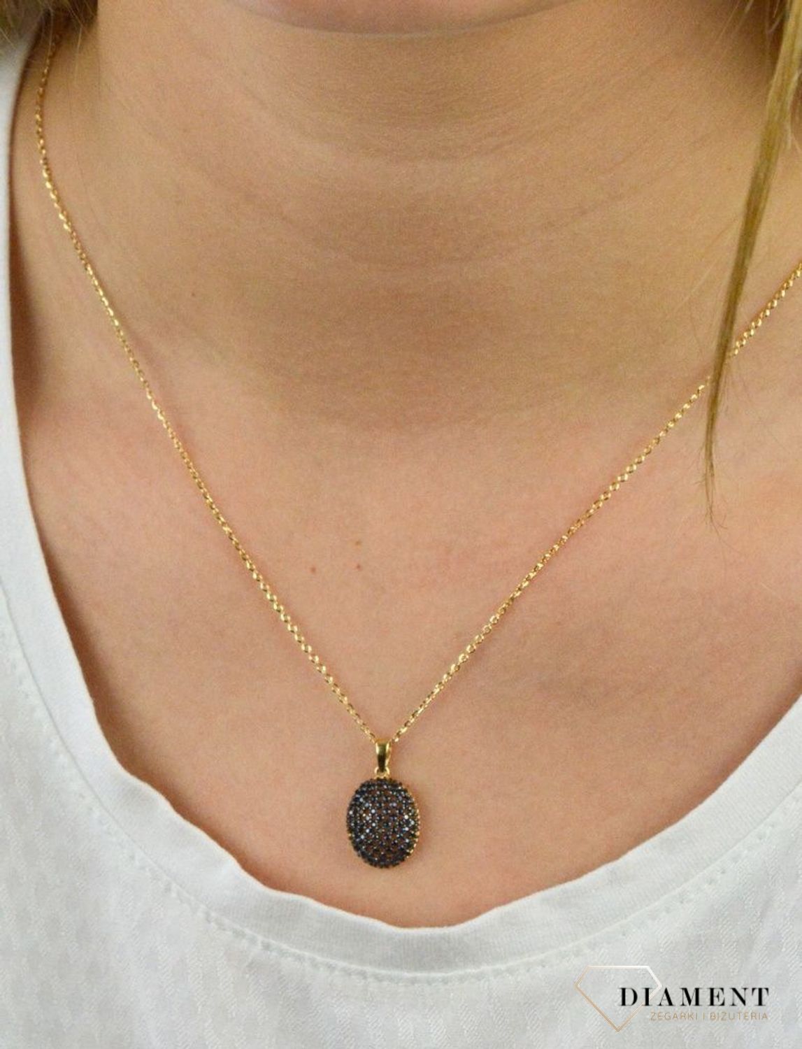 Złota zawieszka okrągła, wypukła z czarną cyrkonią DIA-ZAW-5289-585.jpg