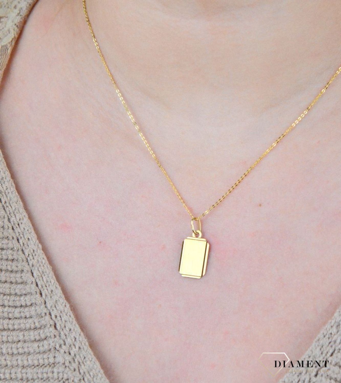 Złota zawieszka blaszka 'Matowy nieśmiertelnik ze zdobieniem' DIA-ZAW-5290-585.jpg