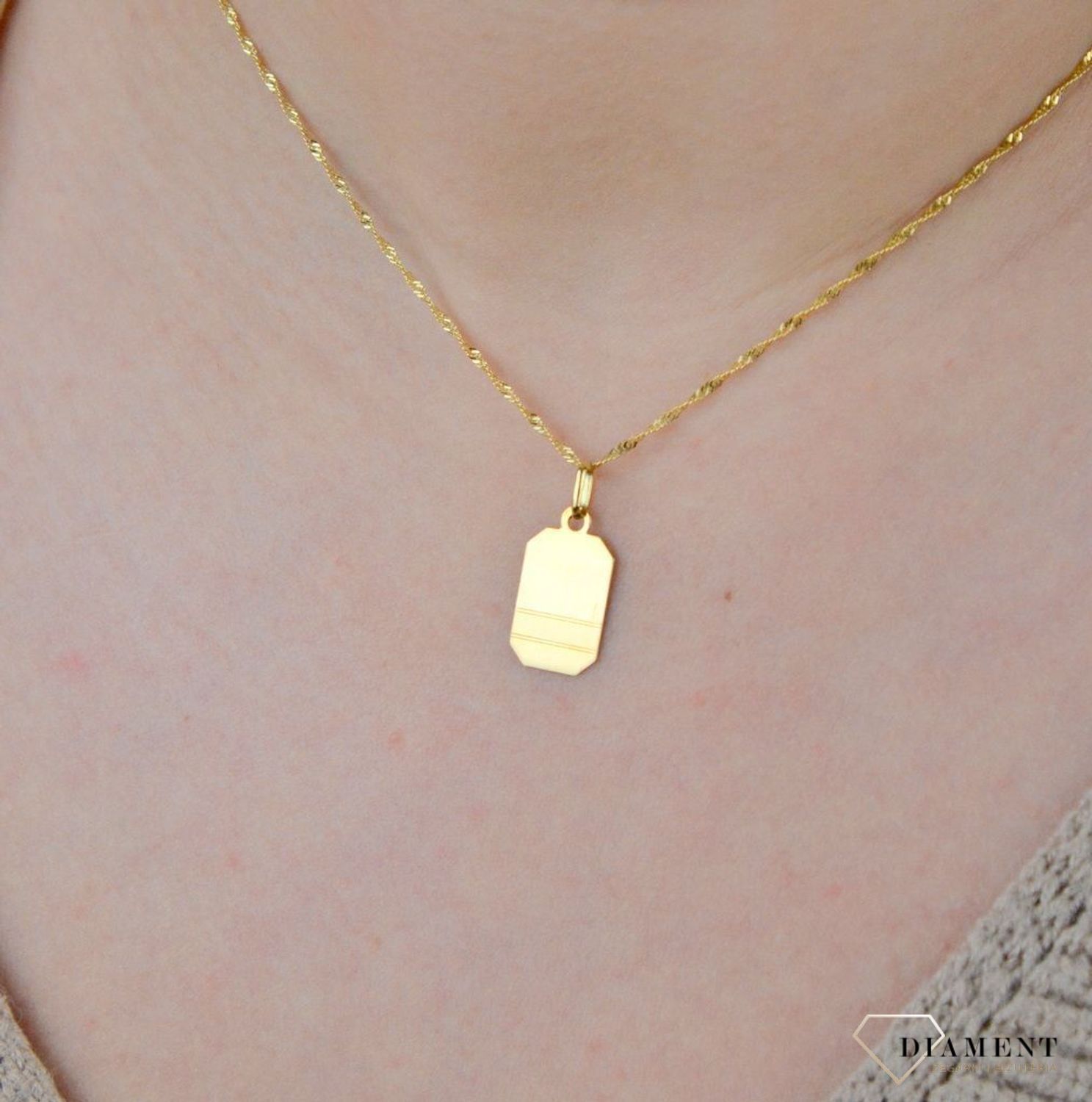 Złota zawieszka blaszka z ozdobnym paskiem DIA-ZAW-5291-585.jpg