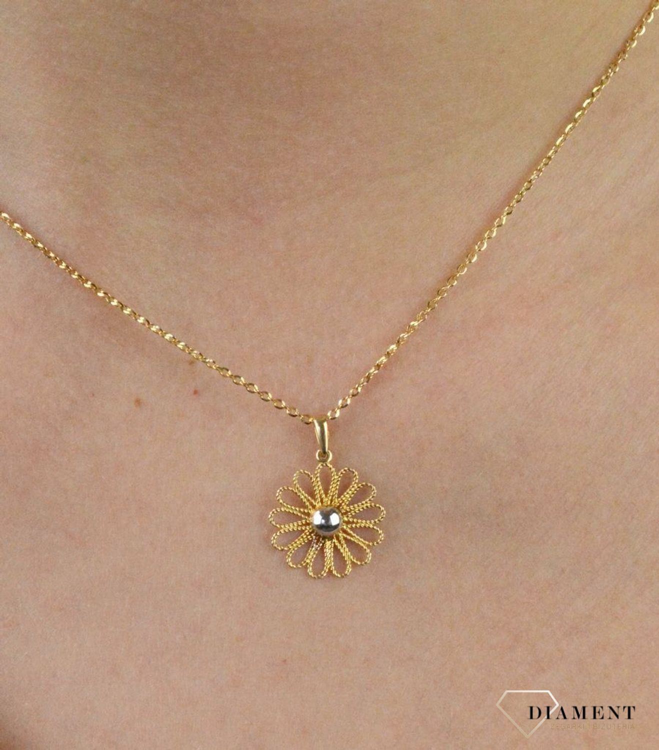 Złota zawieszka ażurowy kwiatek z białym złotem DIA-ZAW-5297-585.jpg