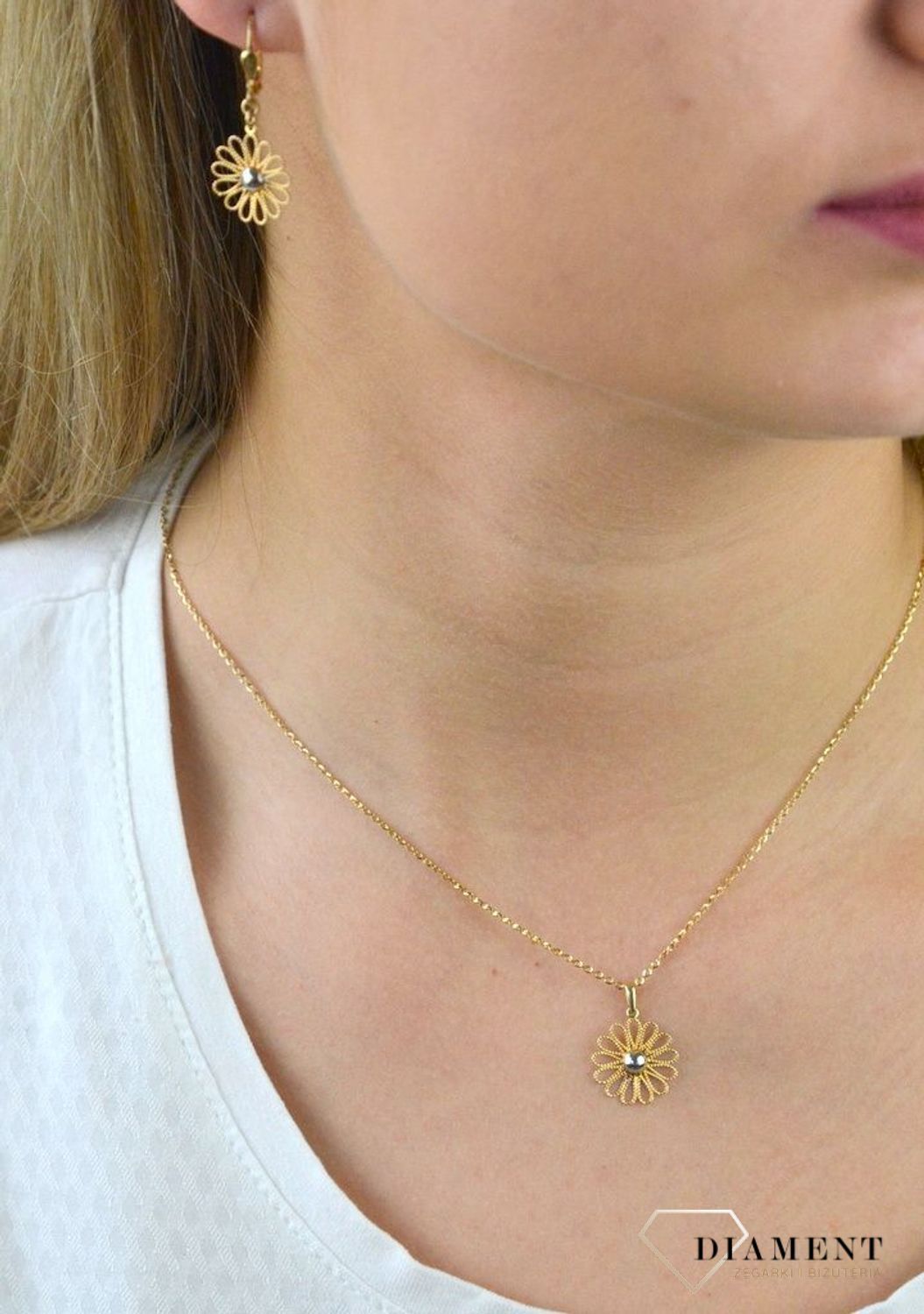 Złota zawieszka ażurowy kwiatek z białym złotem DIA-ZAW-5297-585.jpg