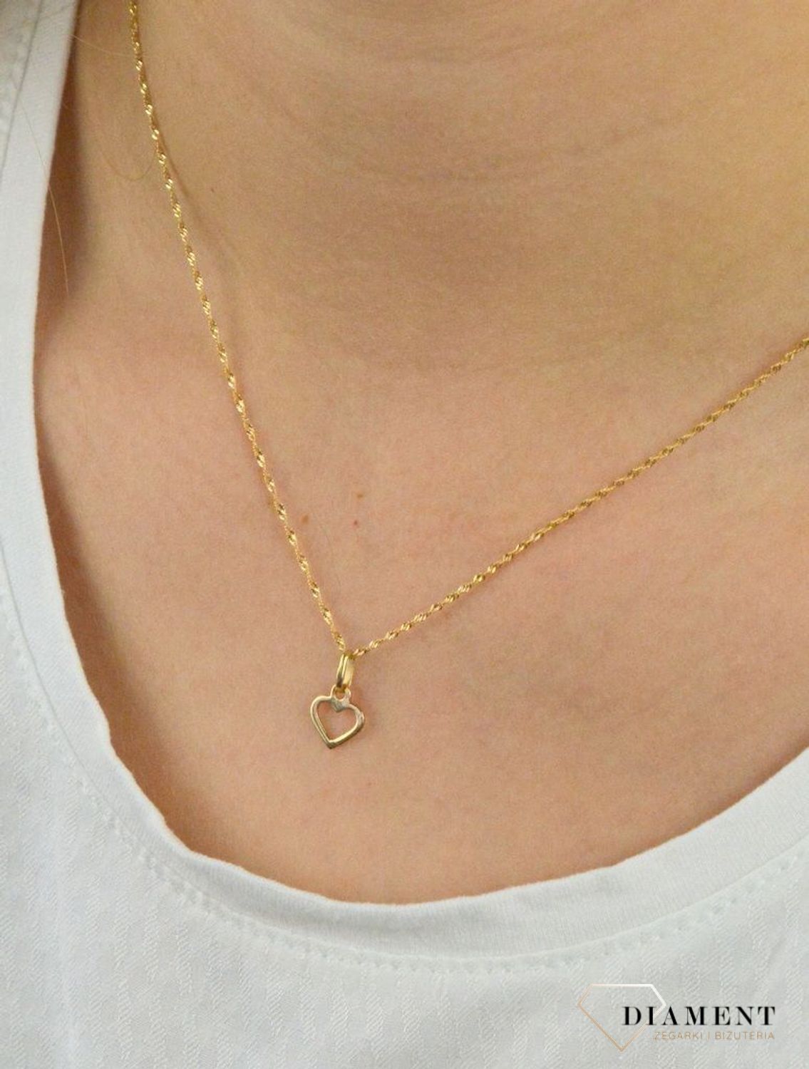 Złota zawieszka grawerowane małe serduszko DIA-ZAW-5318-585.jpg