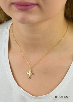 Złoty krzyż 585 z białym złoto DIA-ZAW-5343-585 Złoty wisiorek w kształcie krzyża został wykonany z wysokiej próby złota 585 w kolorze żółtego złota oaz białego złota (3).JPG