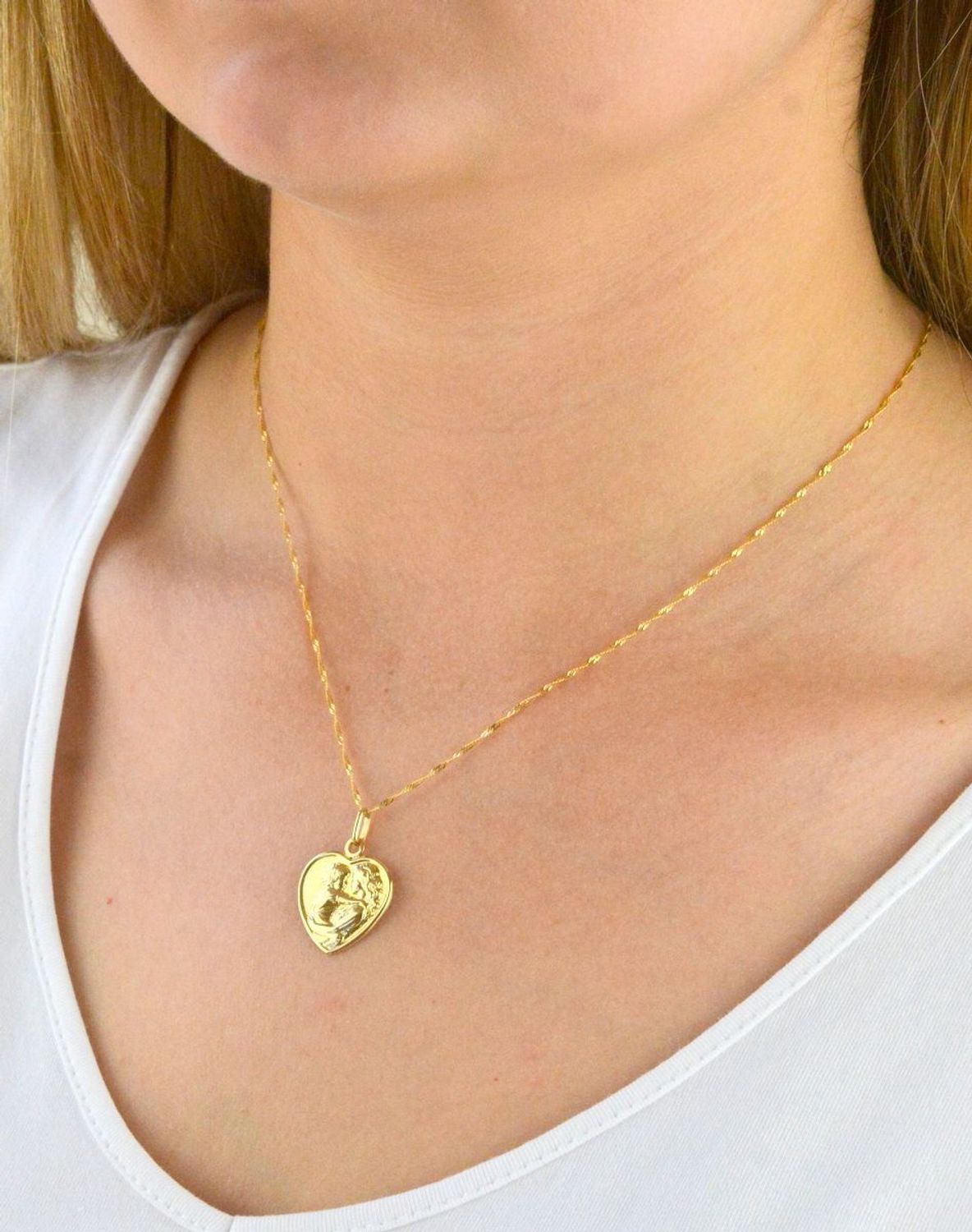 Złota zawieszka Matka z Dzieckiem DIA-ZAW-5347-585.jpg