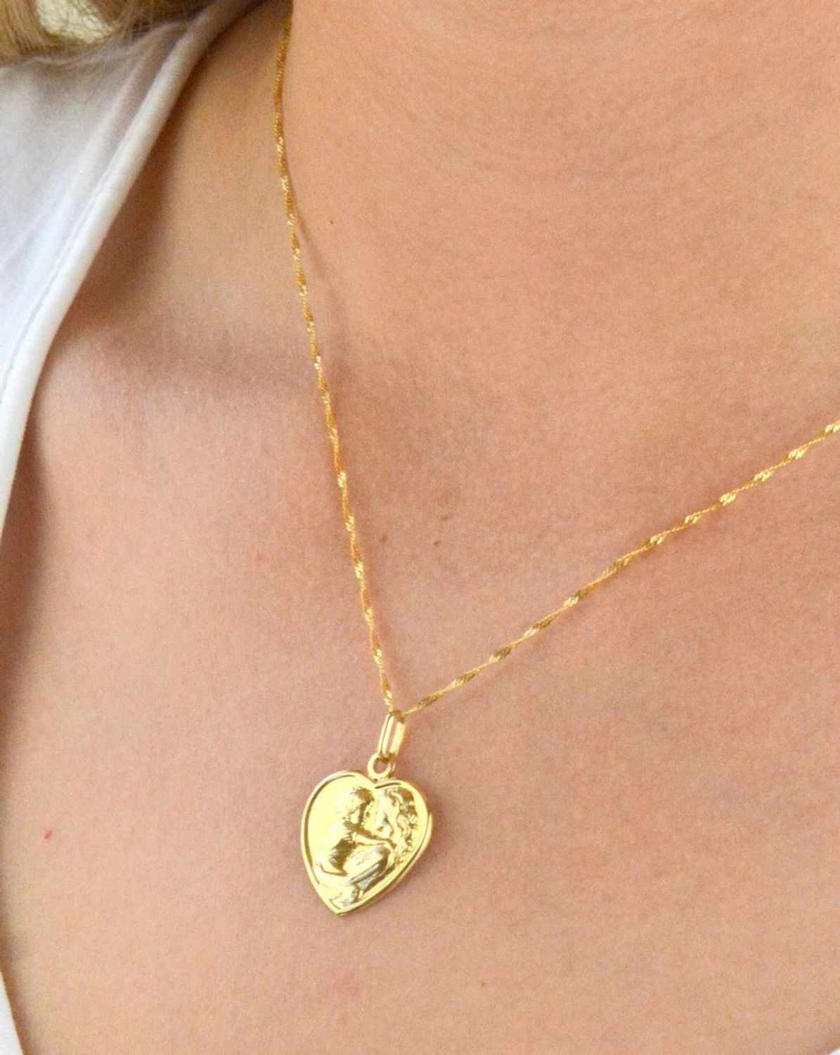 Złota zawieszka Matka z Dzieckiem DIA-ZAW-5347-585.jpg