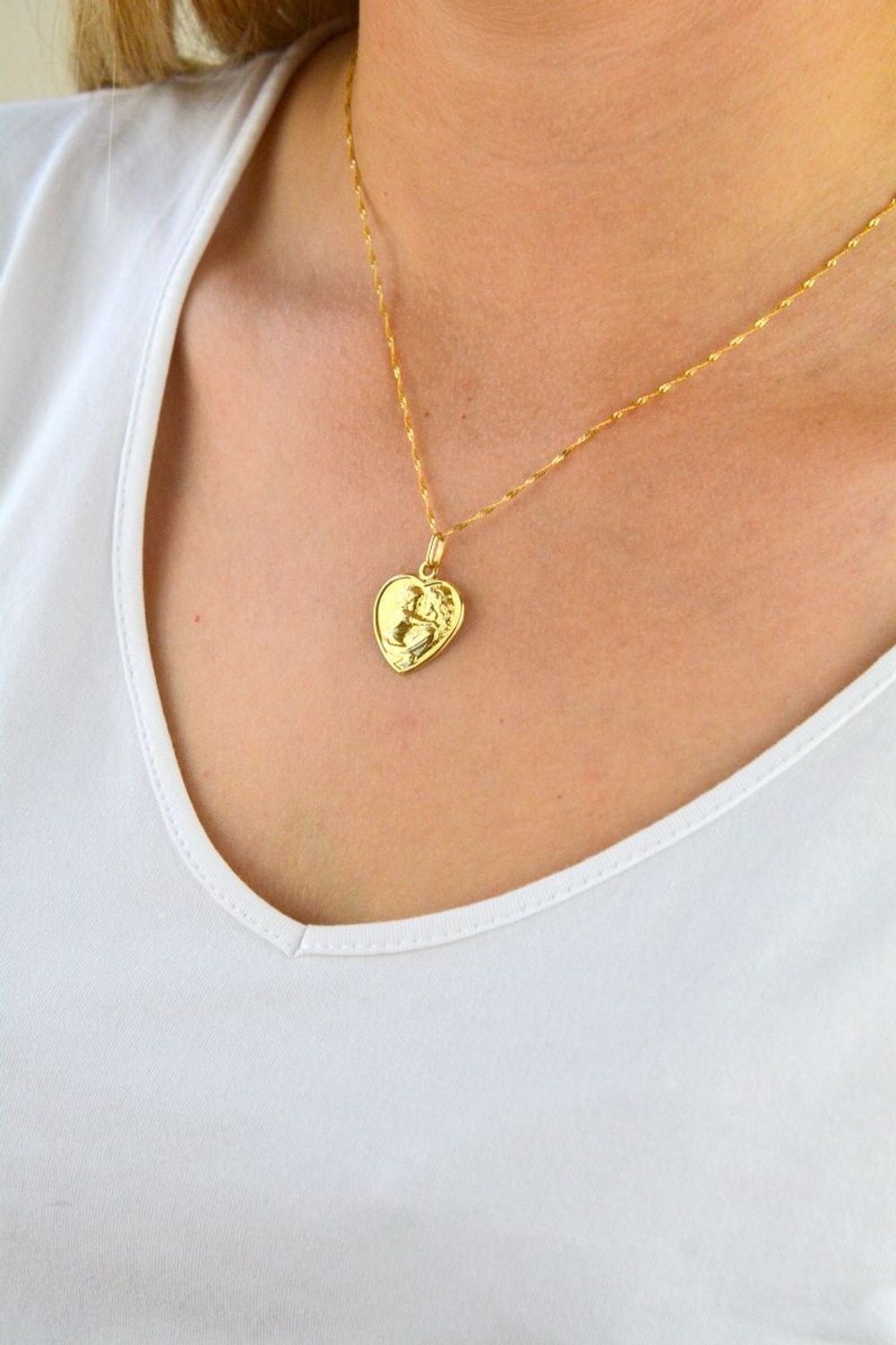 Złota zawieszka Matka z Dzieckiem DIA-ZAW-5347-585.jpg