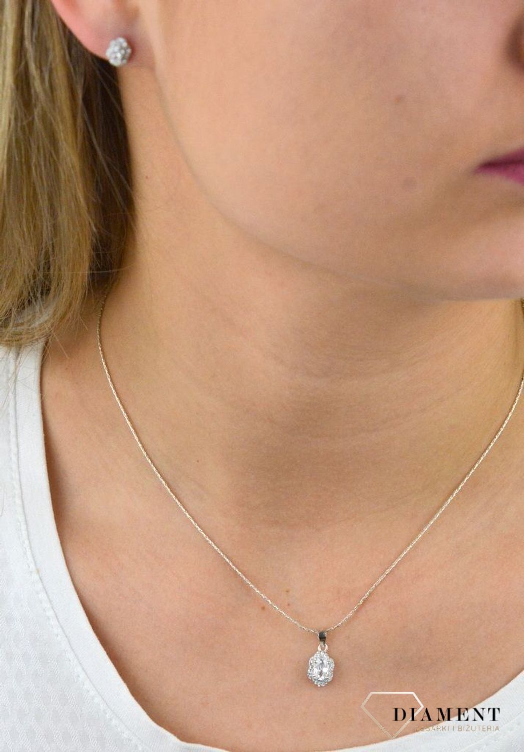 Srebrna zawieszka  Podłużny kwiatuszek z cyrkoniami  925 DIA-ZAW-5456-925.jpg