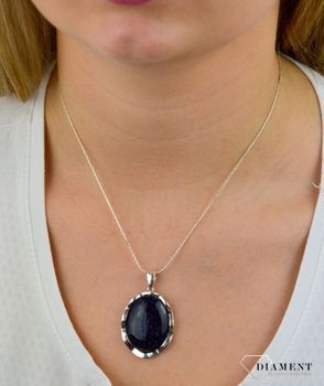 Srebrna zawieszka noc kairu DIA-ZAW-5496-925. Srebrna owalna zawieszka wykonana z próby 925 z kamieniem naturalnym noc Kairu. Tak skomponowany olśniewający wisiorek srebrny o wyjątkowym wz.JPG