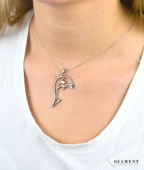Srebrna zawieszka Delfin z malutkim delfinem DIA-ZAW-5536-925 . Będzie doskonałym prezentem dla osoby radosnej, kochającej morze oraz zwierzęta (3).JPG