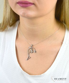 Srebrna zawieszka Delfin z malutkim delfinem DIA-ZAW-5536-925 . Będzie doskonałym prezentem dla osoby radosnej, kochającej morze oraz zwierzęta (4).JPG