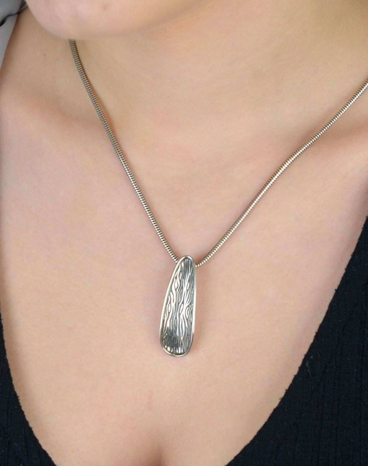 zawieszka srebrna owalna, biżuteria damska srebro 925, ozdobna zawieszka z wzorem, DIA-ZAW-5763-925, srebro próby 925, elegancka zawieszka dla kobiety, duża zawieszka srebrna, 1.jpg