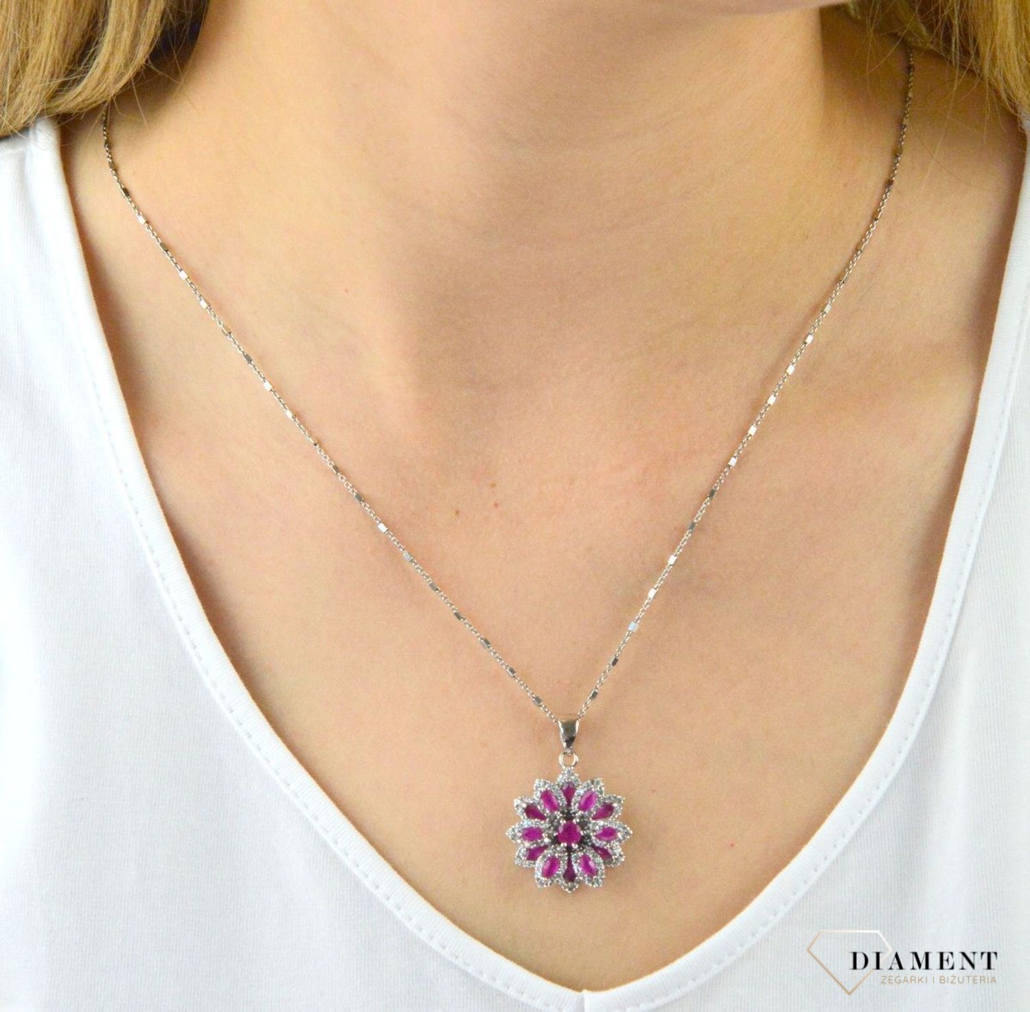 Srebrna zawieszka Kwiatek z różowymi cyrkoniami DIA-ZAW-5920-925. Srebrna zawieszka z cyrkoniami. Srebrna zawieszka z różowymi cyrkoniami. Zawieszka dla kobiety. Srebrna zawieszka idealna na prezent..jpg