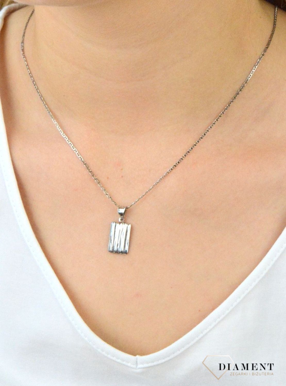 Zawieszka srebrna blaszka DIA-ZAW-5922-925. Zawieszka srebrna blaszka. Zawieszka srebrna grawerowana. Zawieszka idealna na prezent. Zawieszka na każdą okazję..jpg