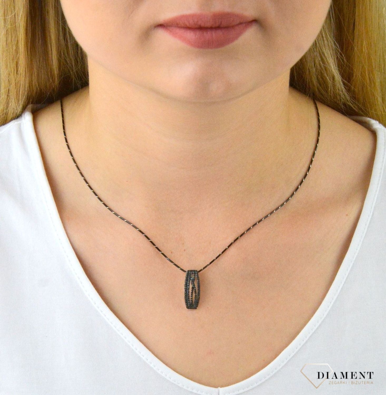 Srebrna zawieszka z czarnymi cyrkoniami DIA-ZAW-5923-925. Srebrna zawieszka z cyrkoniami. Srebrna zawieszka z czarnymi cyrkoniami. Zawieszka dla kobiety. Srebrna zawieszka idealna na prezent..jpg