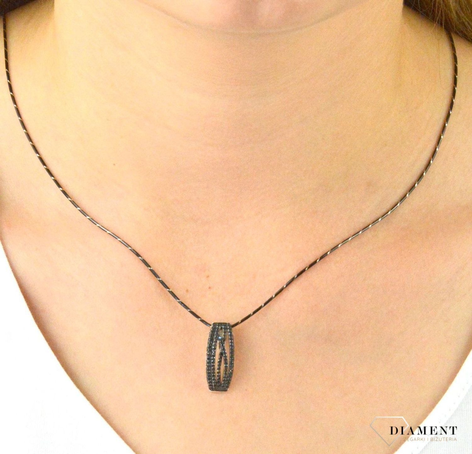 Srebrna zawieszka z czarnymi cyrkoniami DIA-ZAW-5923-925. Srebrna zawieszka z cyrkoniami. Srebrna zawieszka z czarnymi cyrkoniami. Zawieszka dla kobiety. Srebrna zawieszka idealna na prezent..jpg