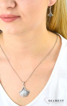 Zawieszka srebrna listek DIA-ZAW-5925-925. Zawieszka srebrna listek. Zawieszka srebrna damska. Zawieszka idealna na prezent. Zawieszka na każdą okazję (1).JPG