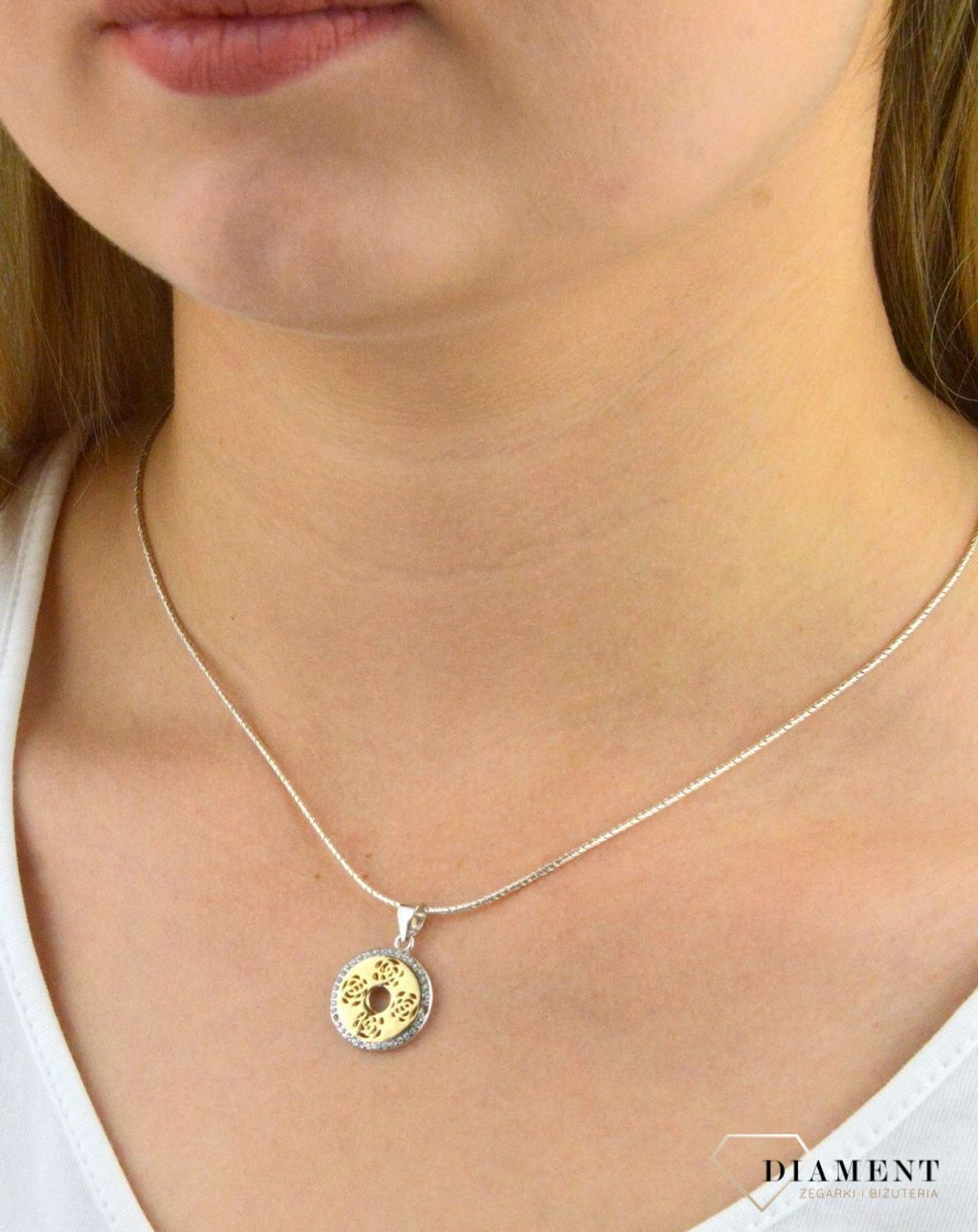 Zawieszka srebrna z pozłacanym elementem DIA-ZAW-6080-925.  Srebrna zawieszka damska. Zawieszka z cyrkoniami. Zawieszka srebrna pozłacana. Srebrna zawieszka na każdą okazję. Idealna zawieszka na prezent..jpg