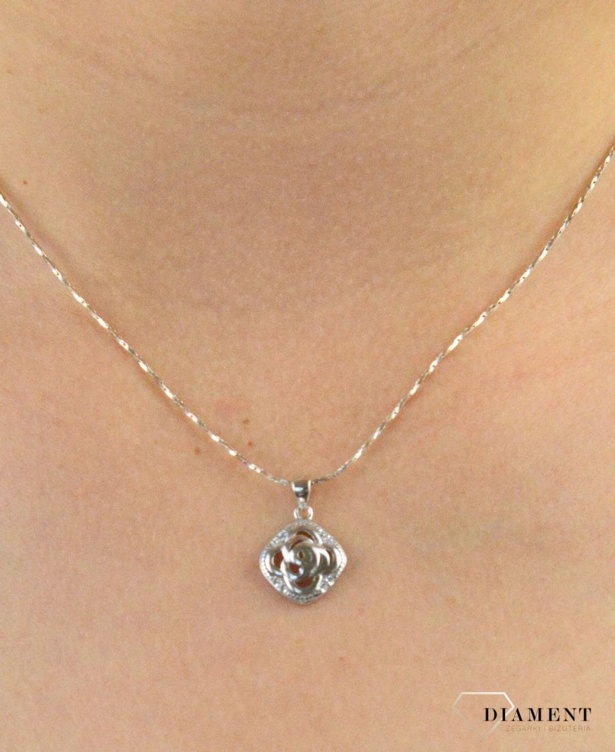 Zawieszka srebrna 'Róża' DIA-ZAW-6083-925. Zawieszka srebrna. Zawieszka srebrna z różą. Zawieszka srebrna idealna na prezent. Zawieszka srebrna na każdą okazję..jpg
