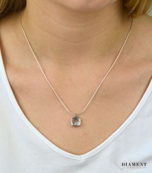 Zawieszka srebrna cyrkonie w kwadraciku DIA-ZAW-6090-925.Zawieszka srebrna z cyrkonią. Zawieszka srebrna z cyrkoniami w środku. Zawieszka z cyrkoniami. Idealna zawies (1).JPG