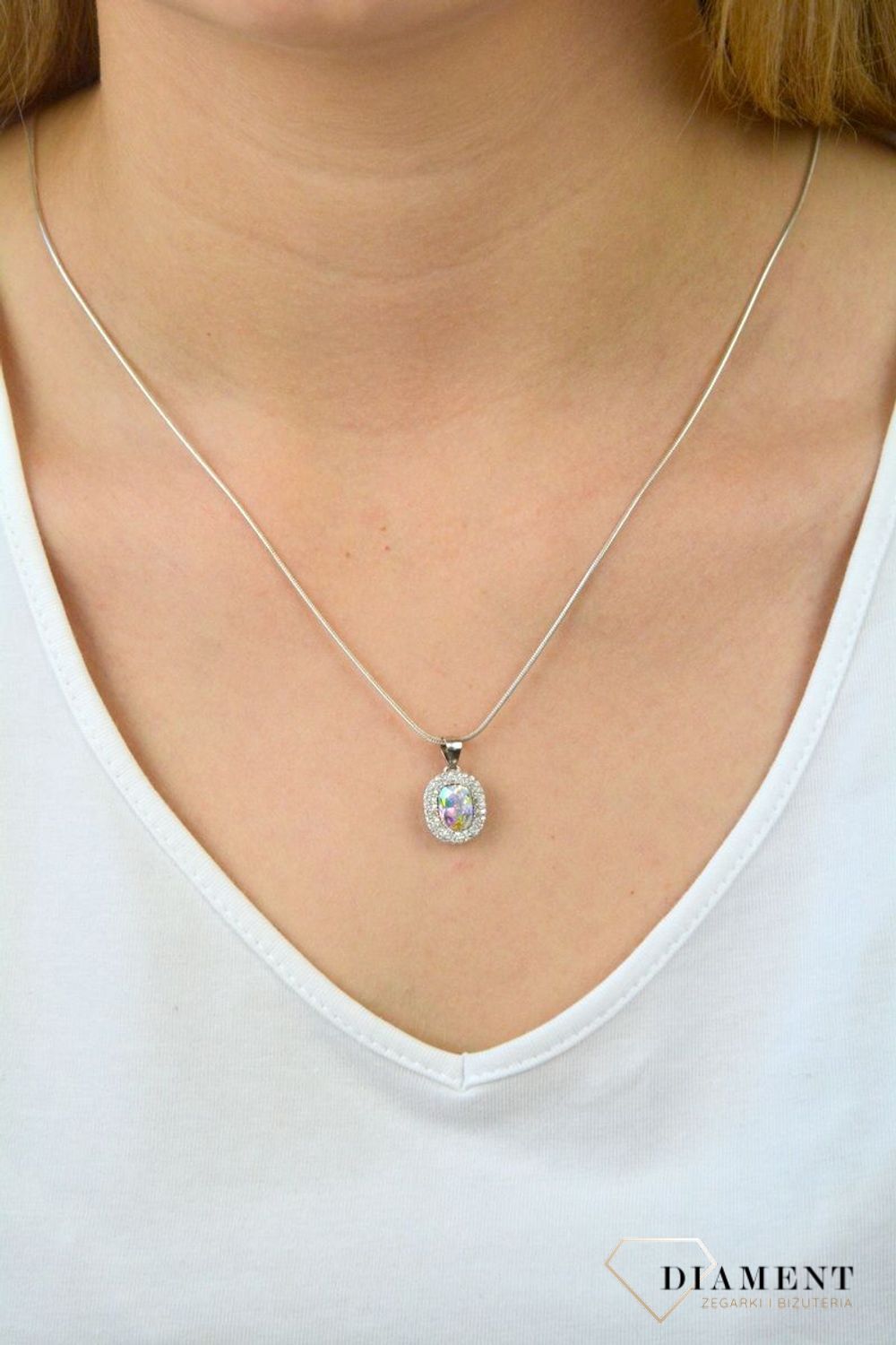 Srebrna zawieszka Kryształek Swarovski DIA-ZAW-6096-925. Srebrna zawieszka z cyrkoniami. Srebrna zawieszka z kryształkiem Swarovskiego. Srebrna zawieszka idealna na prezent. Srebrna zawieszka na każdą okazj.jpg