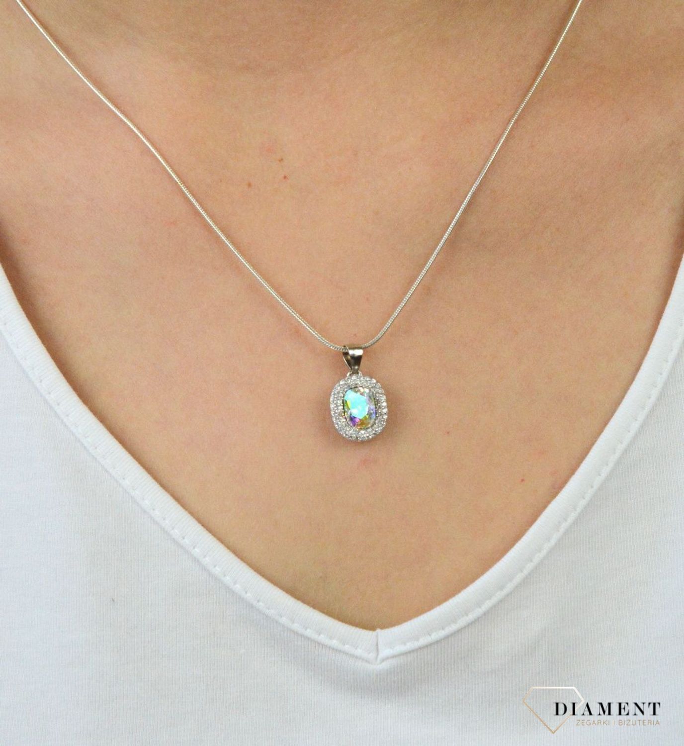 Srebrna zawieszka Kryształek Swarovski DIA-ZAW-6096-925. Srebrna zawieszka z cyrkoniami. Srebrna zawieszka z kryształkiem Swarovskiego. Srebrna zawieszka idealna na prezent. Srebrna zawieszka na każdą okazj.jpg