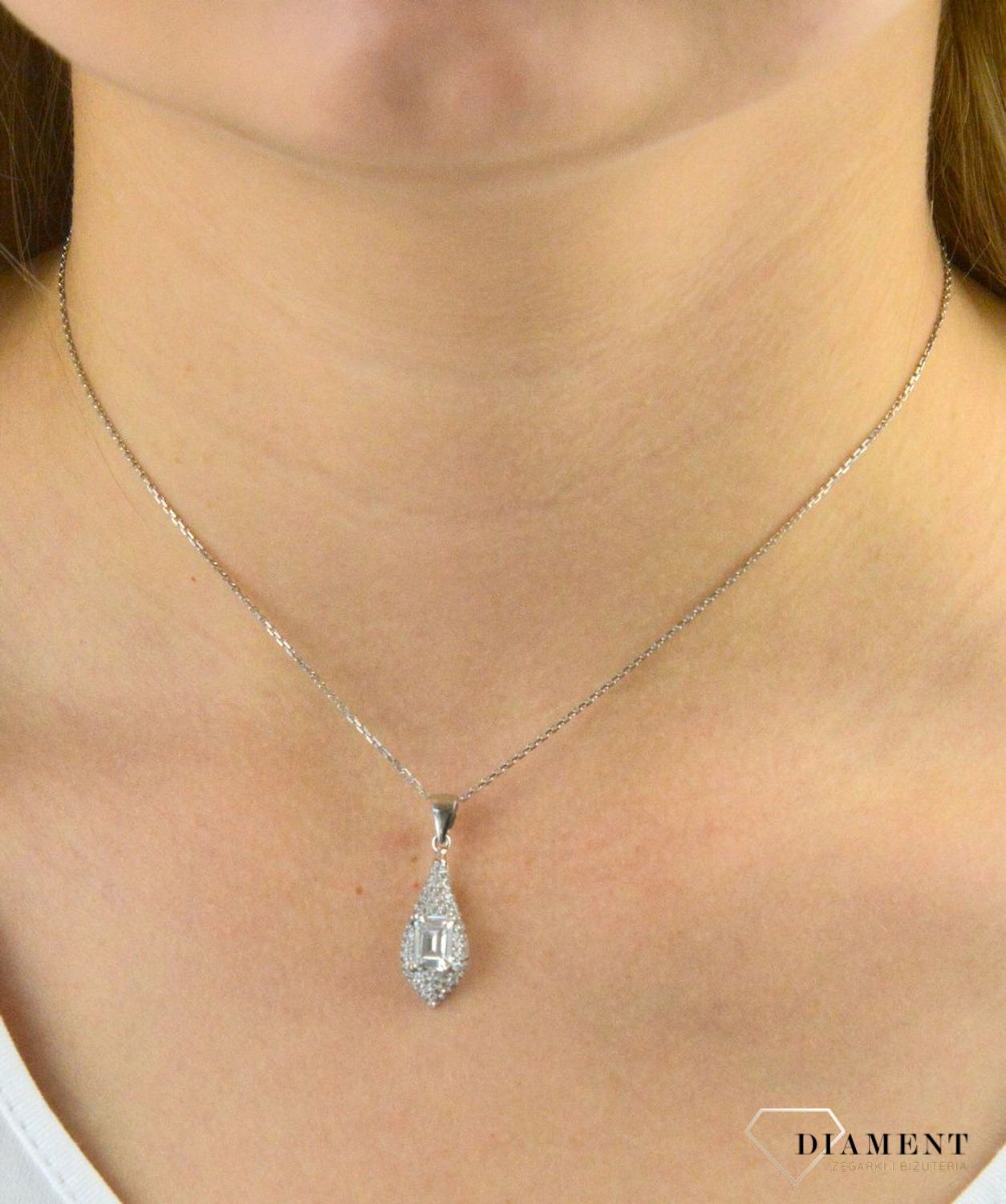 Zawieszka srebrna łezka z dużą cyrkonią DIA-ZAW-6097-925. Zawieszka srebrna łezka. Zawieszka srebrna z cyrkoniami. Zawieszka idealna na prezent. Zawieszka na każdą okazję..jpg