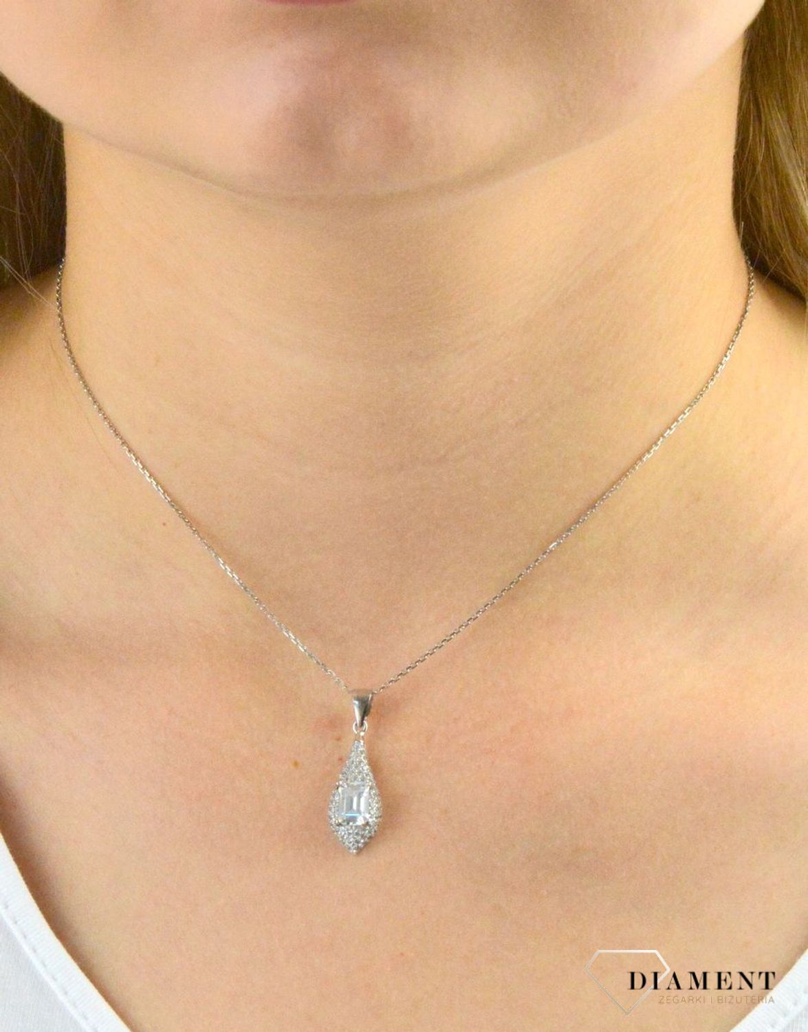Zawieszka srebrna łezka z dużą cyrkonią DIA-ZAW-6097-925. Zawieszka srebrna łezka. Zawieszka srebrna z cyrkoniami. Zawieszka idealna na prezent. Zawieszka na każdą okazję..jpg