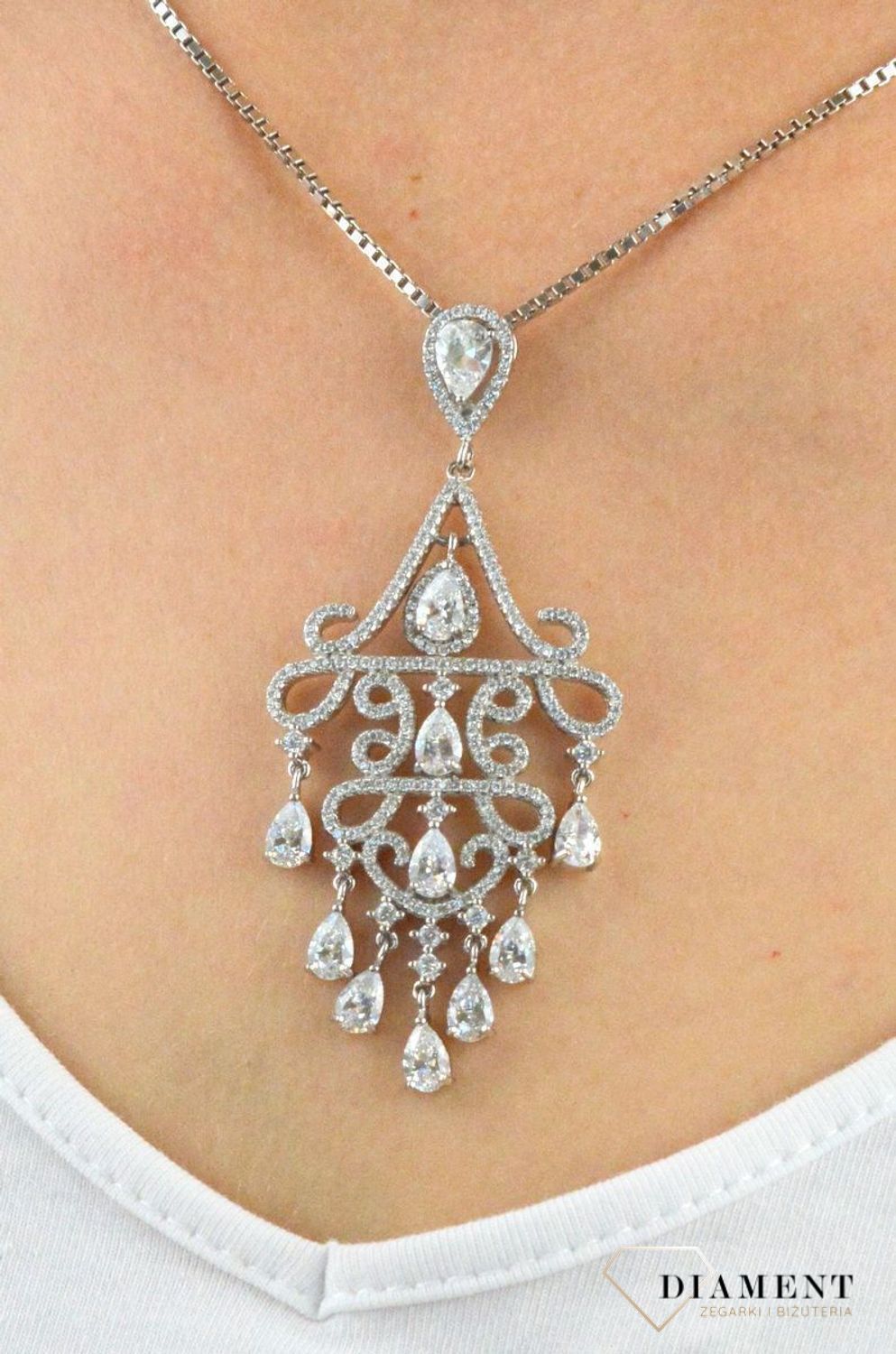 Zawieszka srebrna z cyrkoniami DIA-ZAW-6098-925. Zawieszka srebrna z cyrkoniami. Duża zawieszka srebrna. Zawieszka ślubna. Zawieszka elegancka. Zawieszka srebrna efektowna. Zawiesza srebrna idealna na preze.jpg